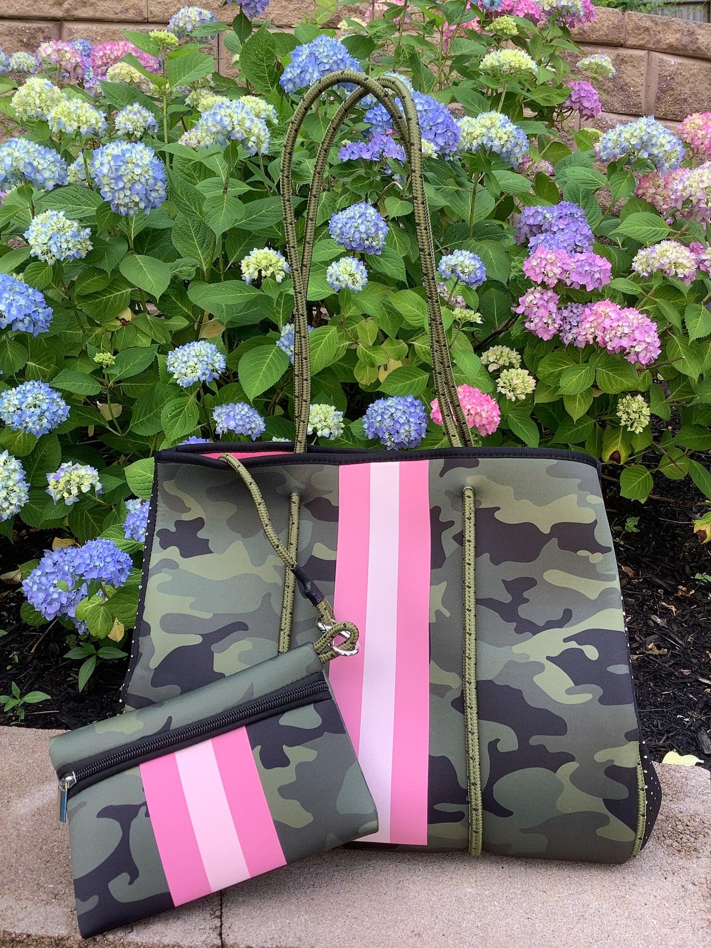 Green Camo with Pink Stripe Neoprene Tote bag 💚💗