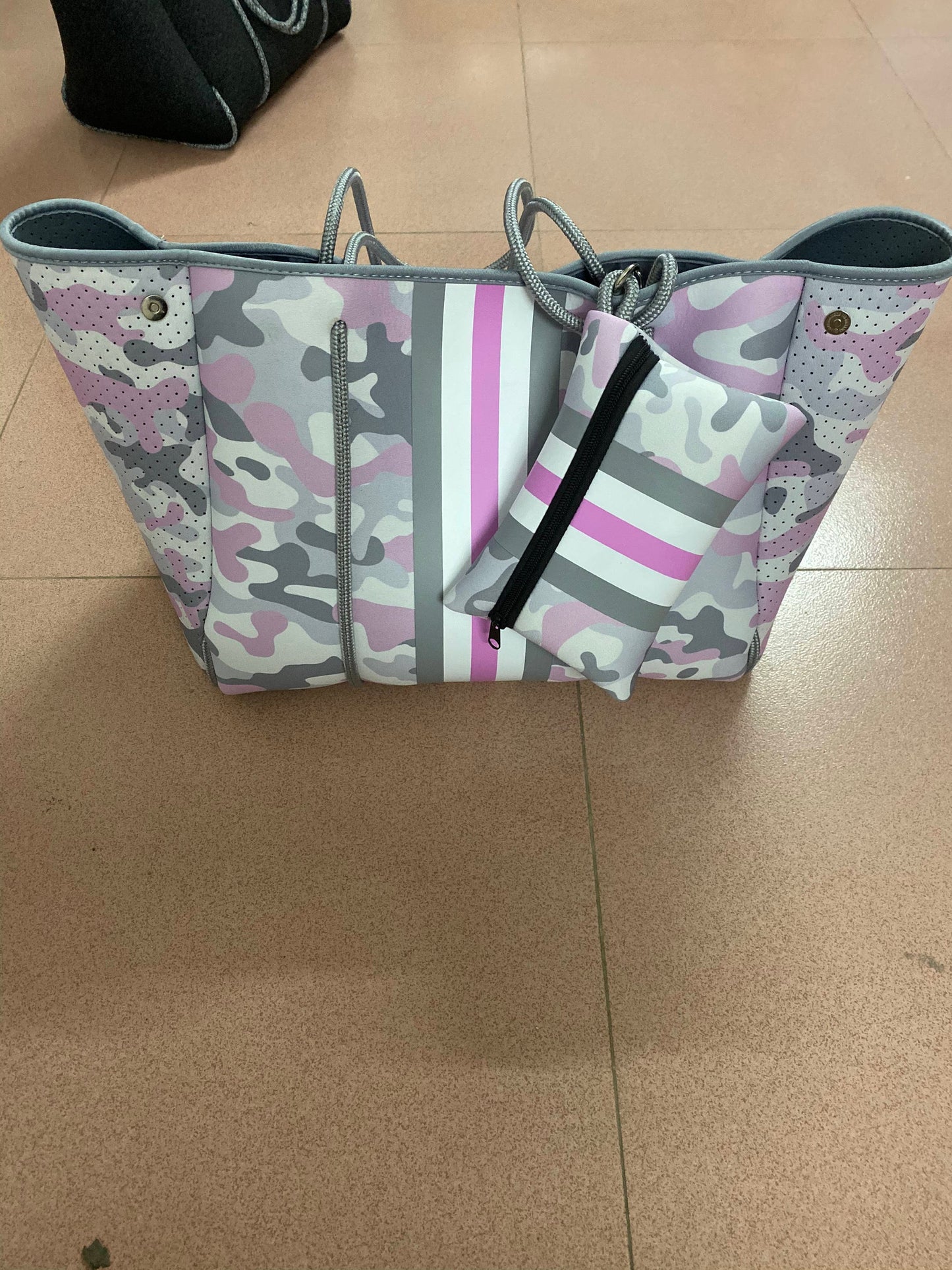 Camoflauge Neoprene Tote - Pink & Grey