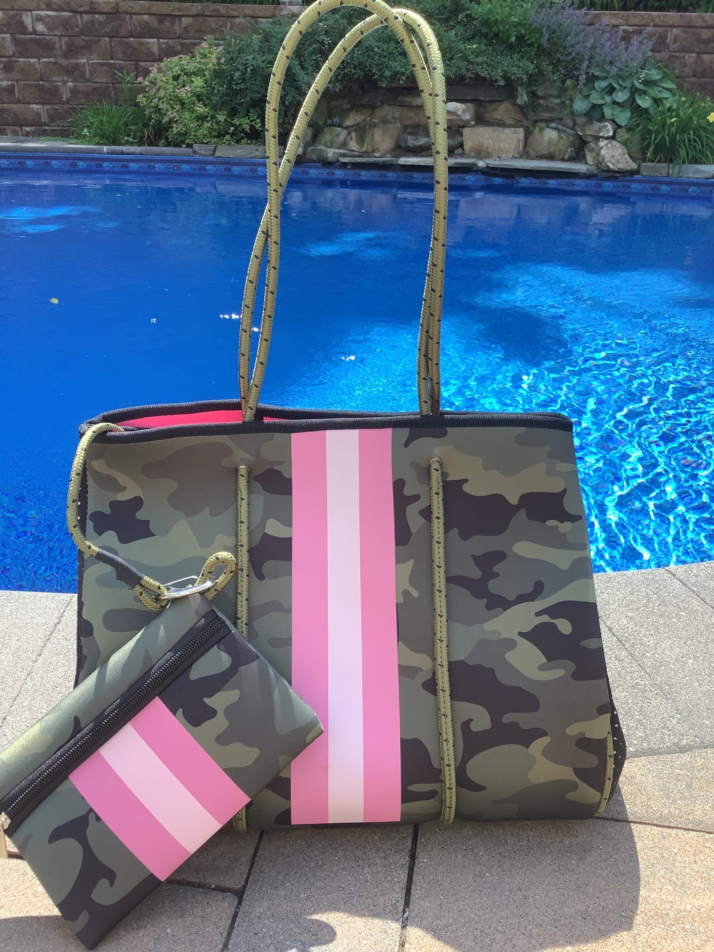 Green Camo with Pink Stripe Neoprene Tote bag 💚💗